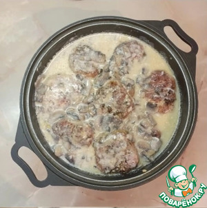 Котлеты в грибном соусе