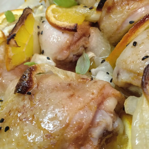 Курица с луком и апельсинами