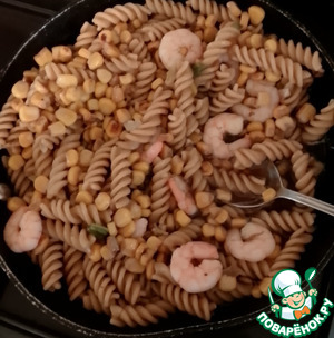 Фузилли с обжаренной кукурузой и креветками Фузилли с обжаренной кукурузой и креветками