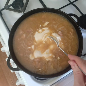 Мясо, тушеное со сметаной