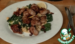 Нут с колбасками и лимонной зеленью