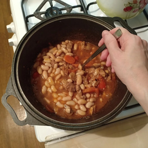 Свинина с фасолью и овощами