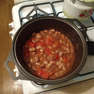 Свинина с фасолью и овощами