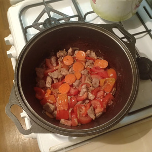 Свинина с фасолью и овощами