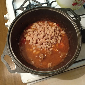 Свинина с фасолью и овощами