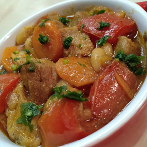 Свинина с фасолью и овощами