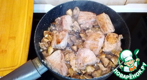 Свинина с яблоками и грибами