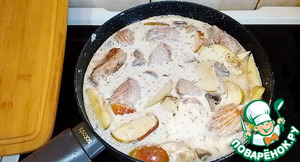 Свинина с яблоками и грибами